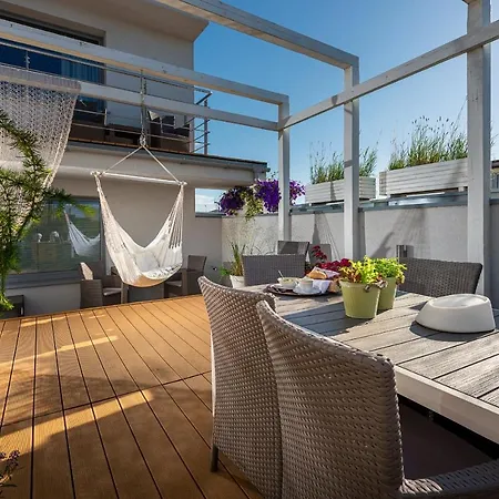 Elegante & Jacuzzi - Adults Only Lägenhetshotell 4*