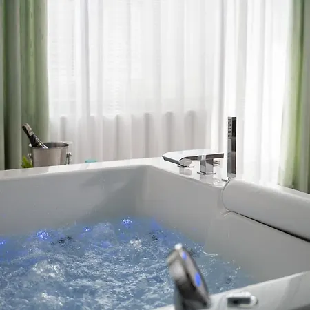 Aparthotel Elegante & Jacuzzi - Adults Only
