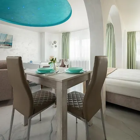 Elegante & Jacuzzi - Adults Only شقة فندقية 4*