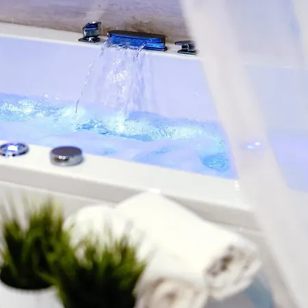 Elegante & Jacuzzi - Adults Only 4*