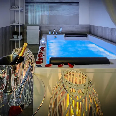 Elegante & Jacuzzi - Adults Only شقة فندقية