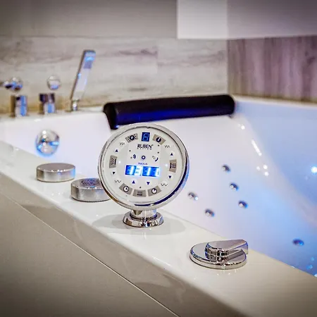 شقة فندقية Elegante & Jacuzzi - Adults Only