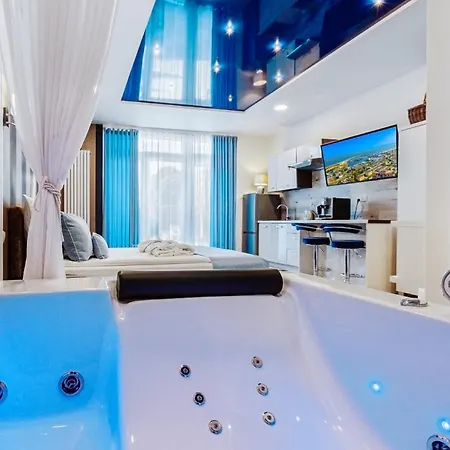 Elegante & Jacuzzi - Adults Only Aparthotel