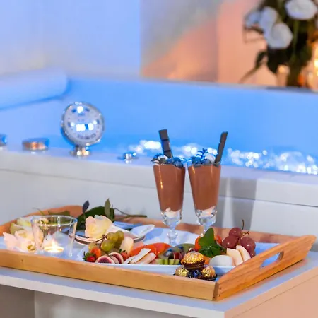 شقة فندقية Elegante & Jacuzzi - Adults Only 4*