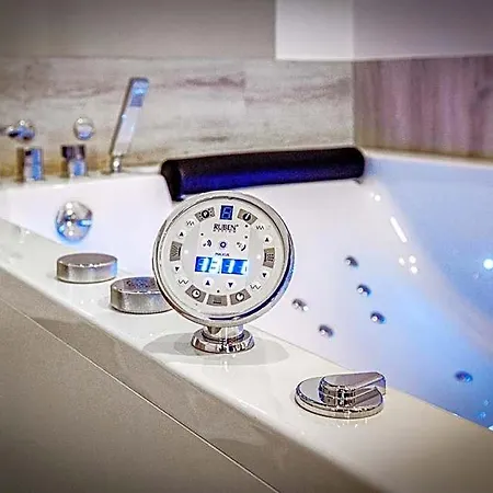 Elegante & Jacuzzi - Adults Only 아파트호텔 4*
