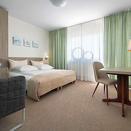 Apartmanhotel Elegante & Jacuzzi - Adults Only 4*