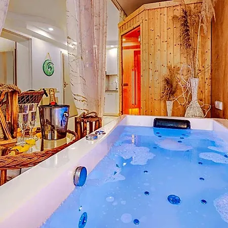 Elegante & Jacuzzi - Adults Only Apartmanhotel 4*